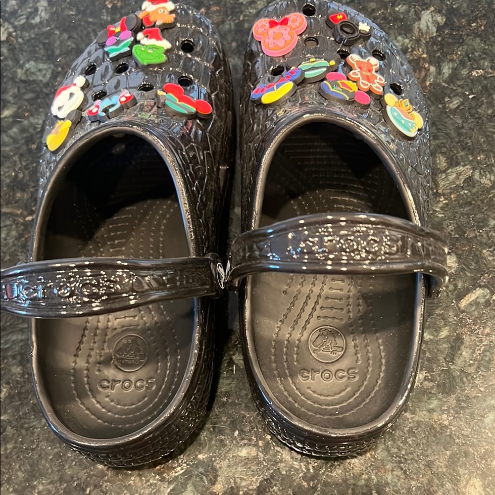 Crocs Adult SZ 9 Men/11 Women’s Black Disney Charms Included New